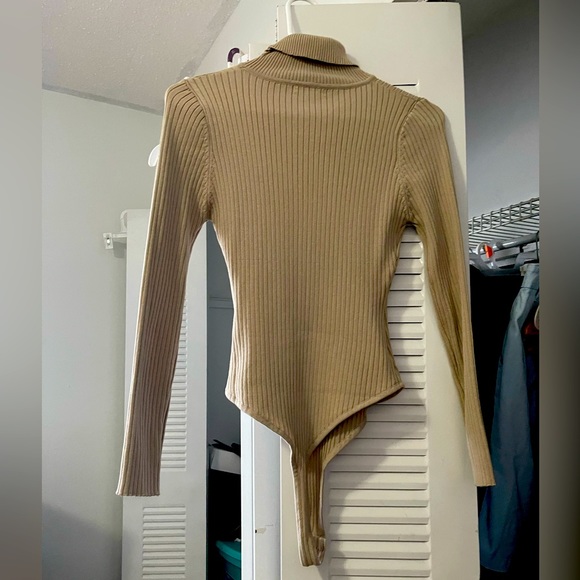 Turtle Neck - Picture 2 of 5